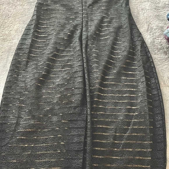 Versace Style Leather-like Fitted MIDI Dress! Perfect 4 Date Night! 💕 - Picture 6 of 16